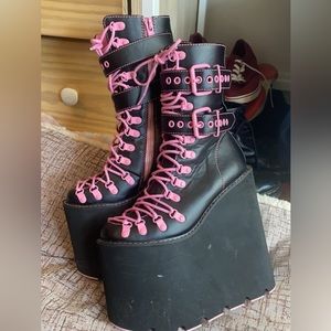 Size8 dolls kill platforms